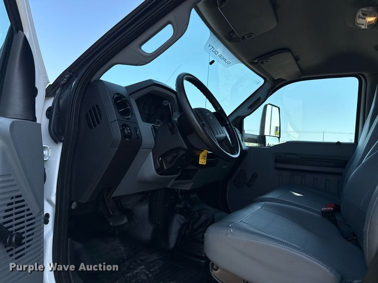 image for item EG5835 2016 Ford F650 Super Duty box truck