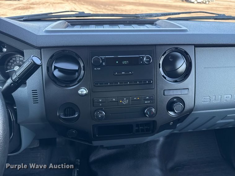 image for item EG5835 2016 Ford F650 Super Duty box truck