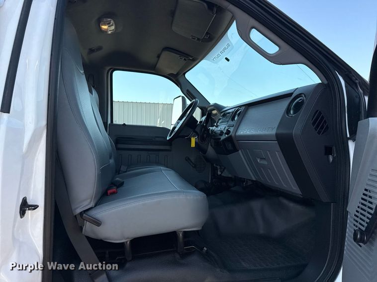 image for item EG5835 2016 Ford F650 Super Duty box truck