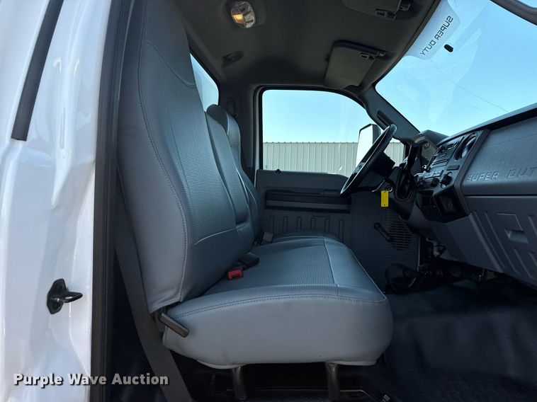 image for item EG5835 2016 Ford F650 Super Duty box truck