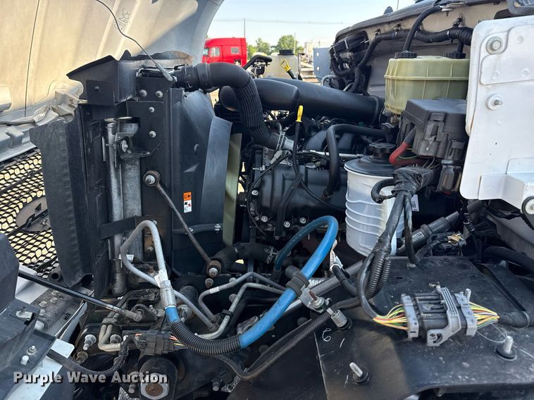 image for item EG5835 2016 Ford F650 Super Duty box truck