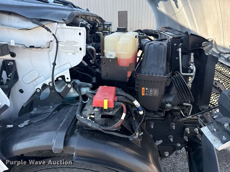 image for item EG5835 2016 Ford F650 Super Duty box truck