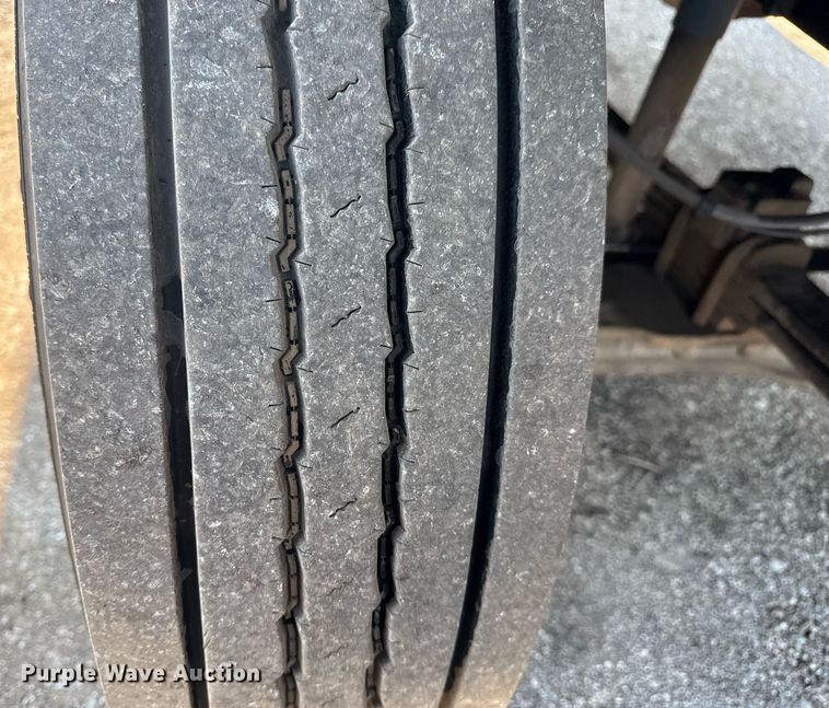 image for item EG5835 2016 Ford F650 Super Duty box truck