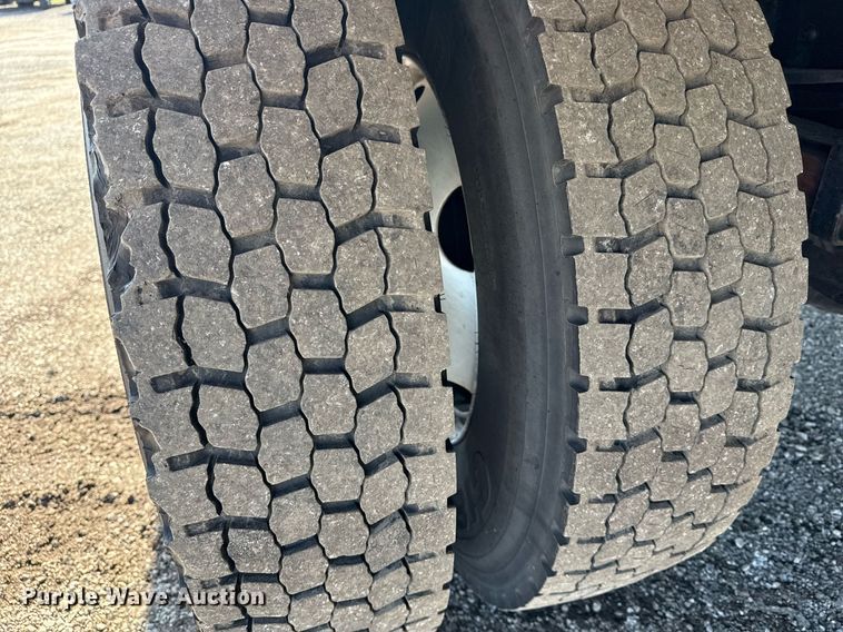 image for item EG5835 2016 Ford F650 Super Duty box truck