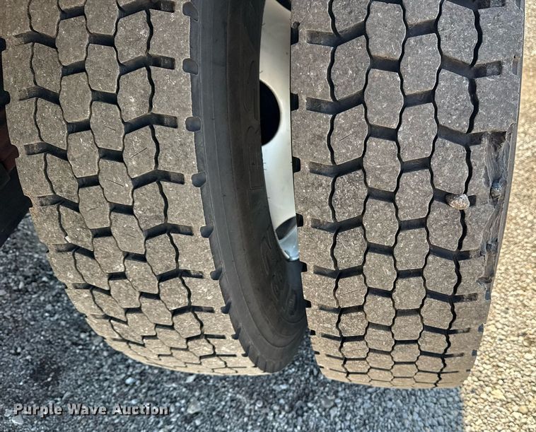 image for item EG5835 2016 Ford F650 Super Duty box truck