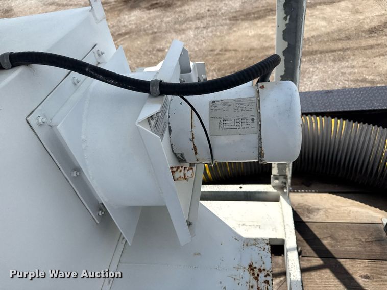 image for item EG5842 2000 Roadrunner Trailer Mfg 20ME22 utility trailer with generator