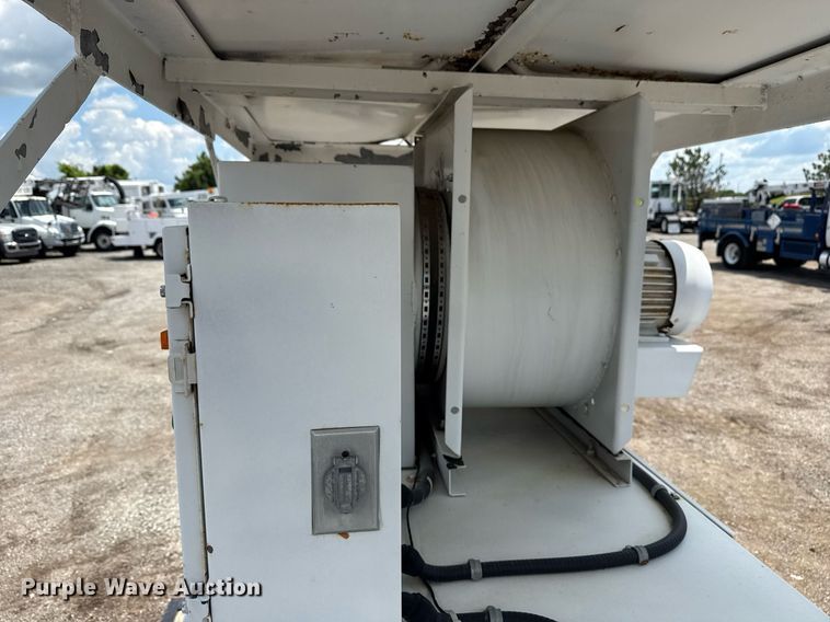 image for item EG5842 2000 Roadrunner Trailer Mfg 20ME22 utility trailer with generator