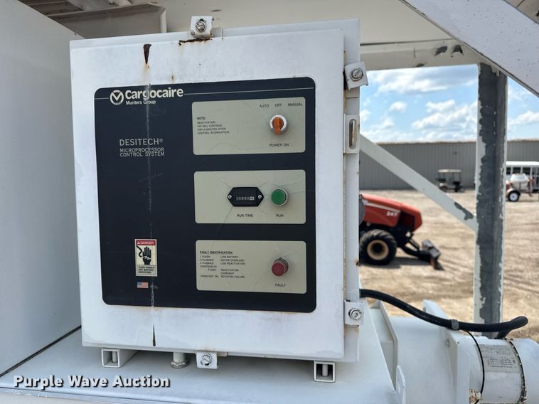 image for item EG5842 2000 Roadrunner Trailer Mfg 20ME22 utility trailer with generator