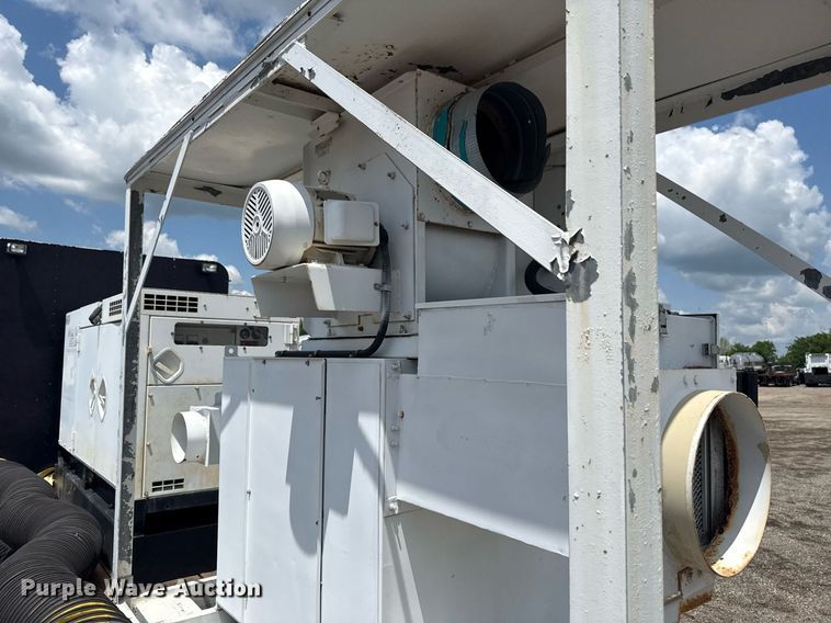 image for item EG5842 2000 Roadrunner Trailer Mfg 20ME22 utility trailer with generator