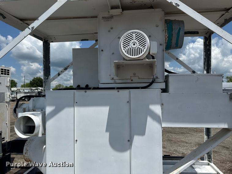 image for item EG5842 2000 Roadrunner Trailer Mfg 20ME22 utility trailer with generator