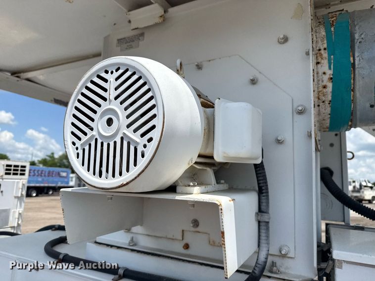 image for item EG5842 2000 Roadrunner Trailer Mfg 20ME22 utility trailer with generator