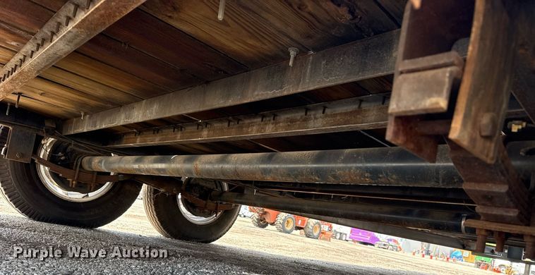 image for item EG5842 2000 Roadrunner Trailer Mfg 20ME22 utility trailer with generator