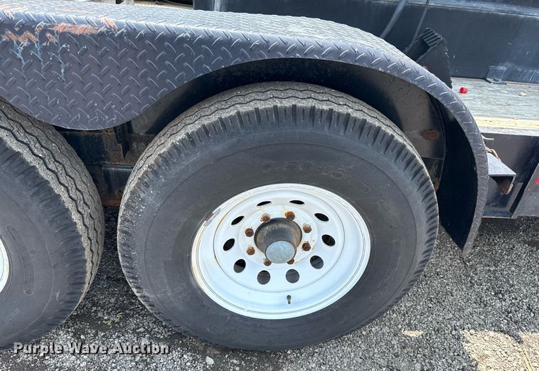 image for item EG5842 2000 Roadrunner Trailer Mfg 20ME22 utility trailer with generator