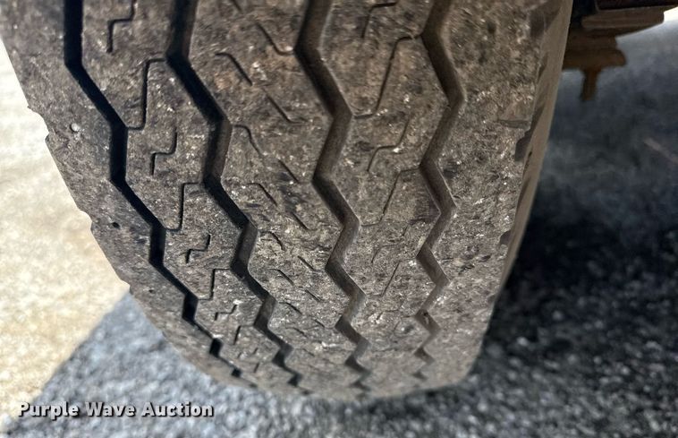 image for item EG5842 2000 Roadrunner Trailer Mfg 20ME22 utility trailer with generator