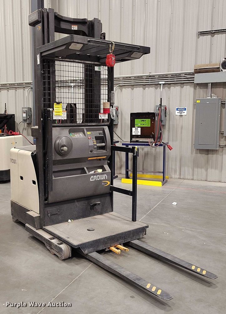 image for item EH0328 2015 Crown SP3520-30 order picker