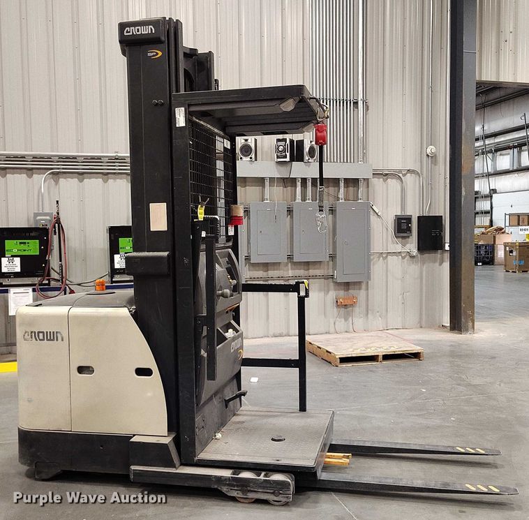 image for item EH0328 2015 Crown SP3520-30 order picker