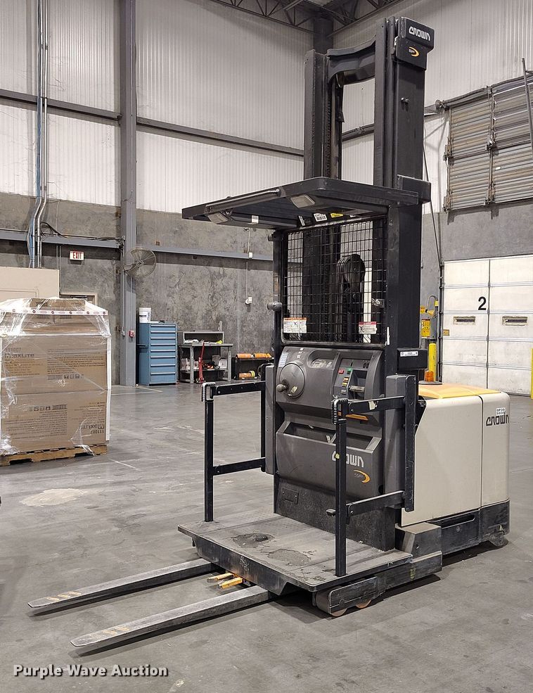 image for item EH0329 2018 Crown SP4050-30 order picker