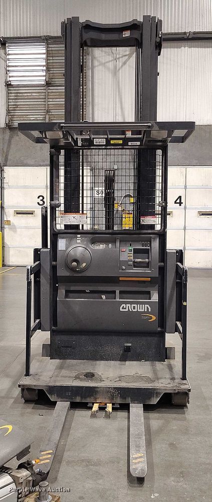 image for item EH0329 2018 Crown SP4050-30 order picker