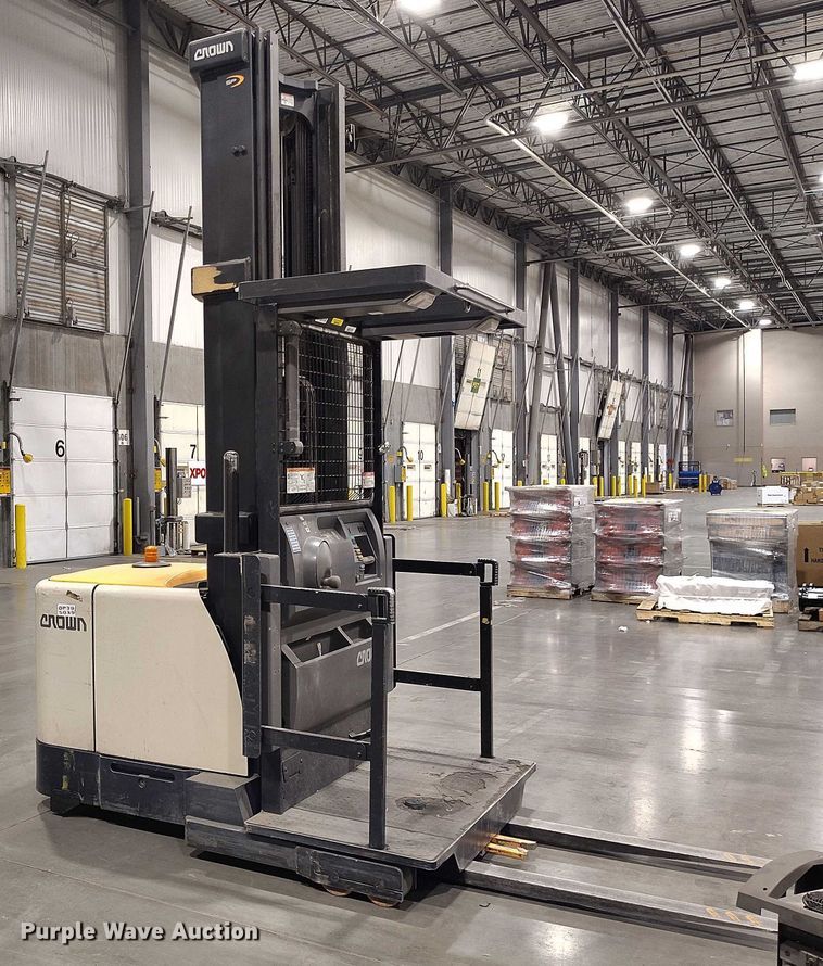 image for item EH0329 2018 Crown SP4050-30 order picker