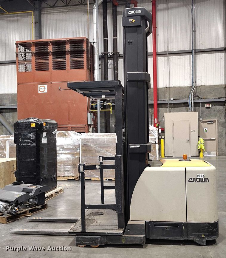 image for item EH0329 2018 Crown SP4050-30 order picker