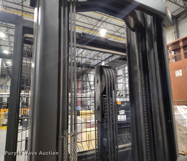 image for item EH0329 2018 Crown SP4050-30 order picker