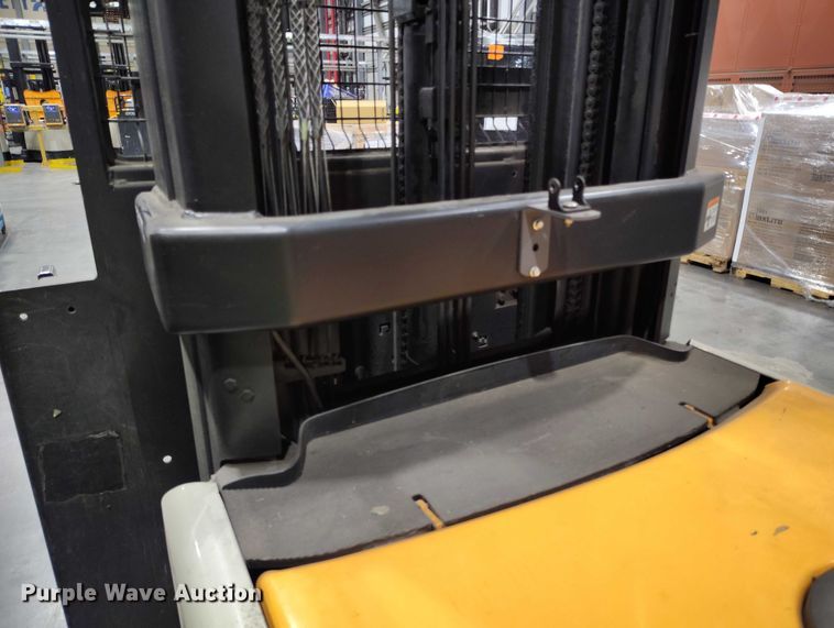 image for item EH0329 2018 Crown SP4050-30 order picker