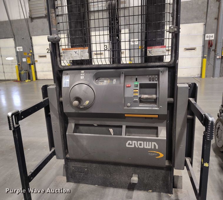 image for item EH0329 2018 Crown SP4050-30 order picker