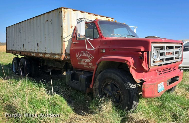 image for item EH8865 1987 GMC C7 grain truck