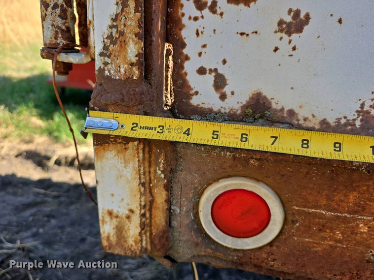 image for item EH8865 1987 GMC C7 grain truck