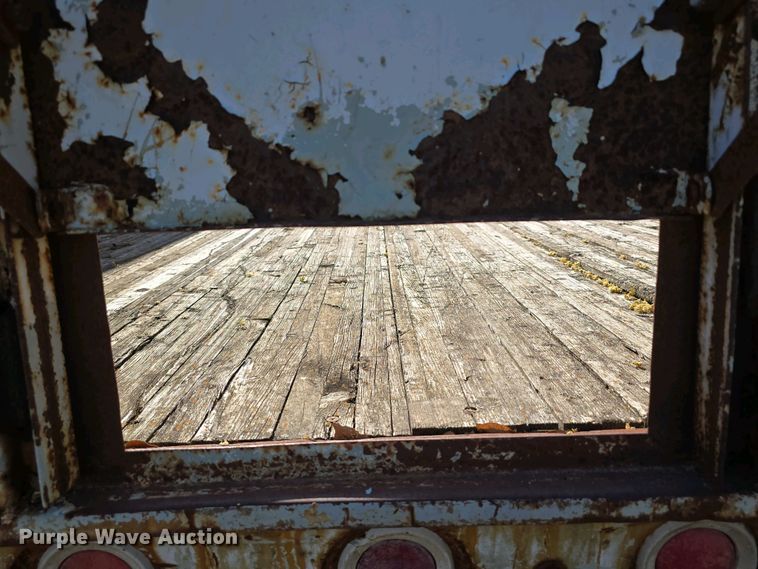 image for item EH8865 1987 GMC C7 grain truck