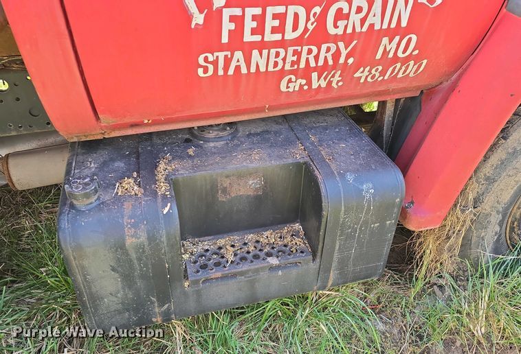 image for item EH8865 1987 GMC C7 grain truck