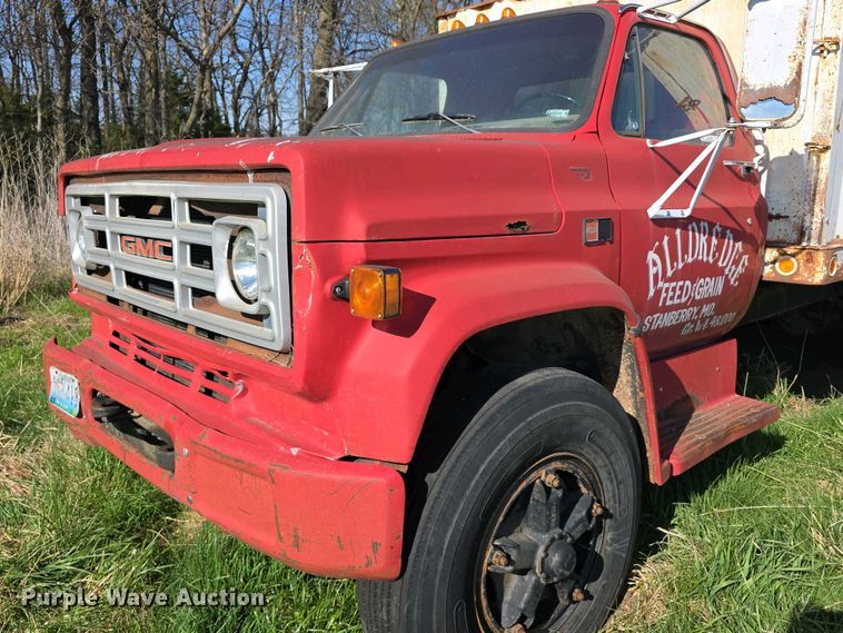 image for item EH8865 1987 GMC C7 grain truck