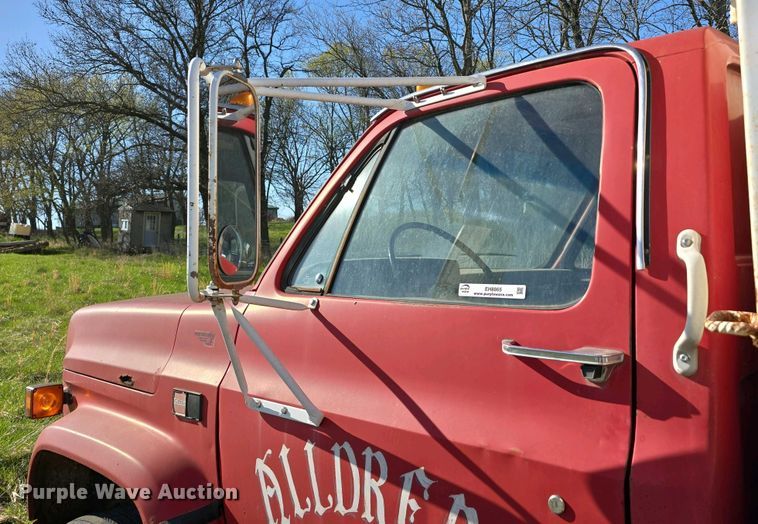 image for item EH8865 1987 GMC C7 grain truck