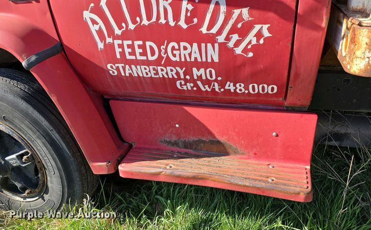 image for item EH8865 1987 GMC C7 grain truck