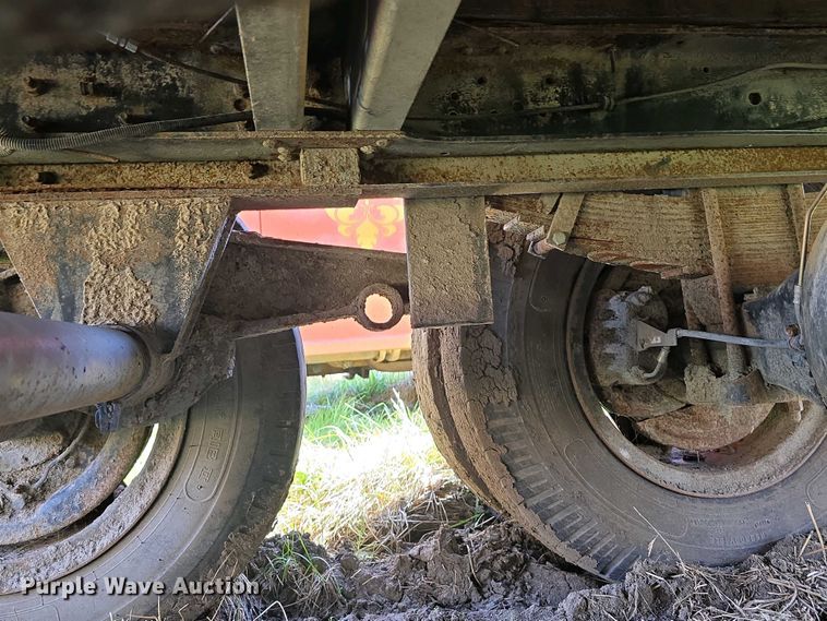 image for item EH8865 1987 GMC C7 grain truck