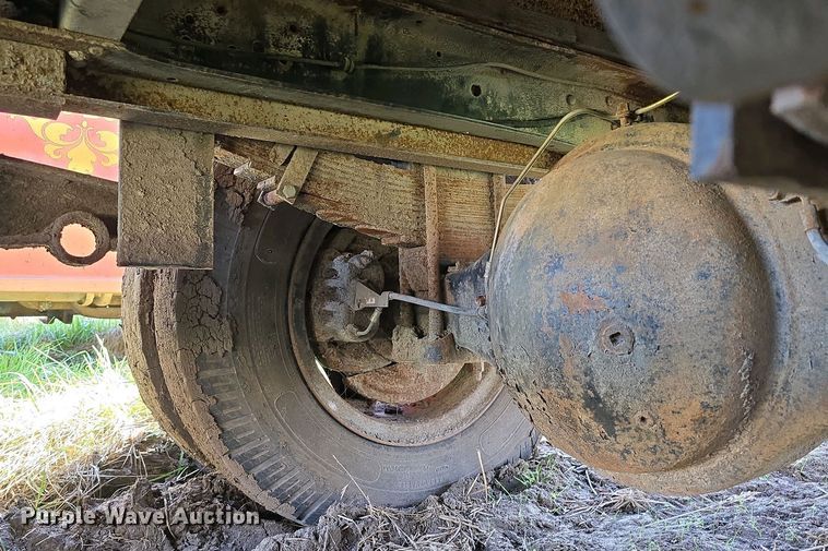 image for item EH8865 1987 GMC C7 grain truck