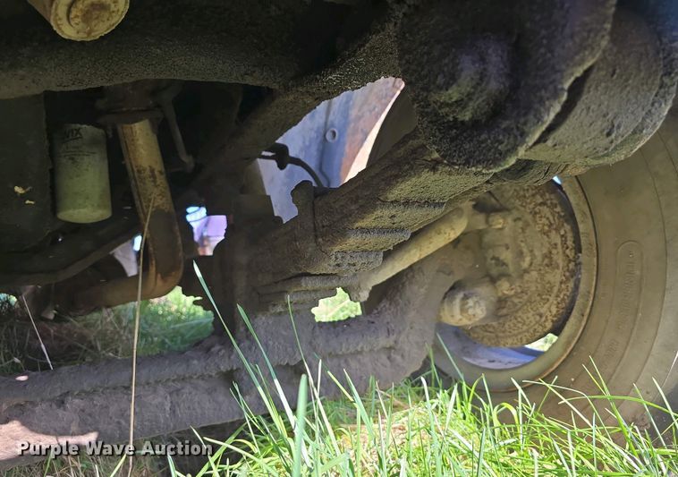 image for item EH8865 1987 GMC C7 grain truck