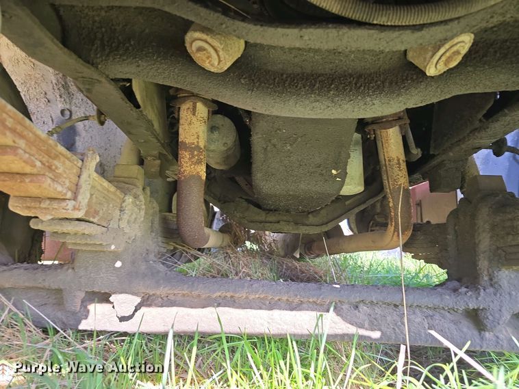 image for item EH8865 1987 GMC C7 grain truck