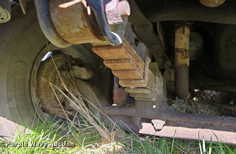 image for item EH8865 1987 GMC C7 grain truck