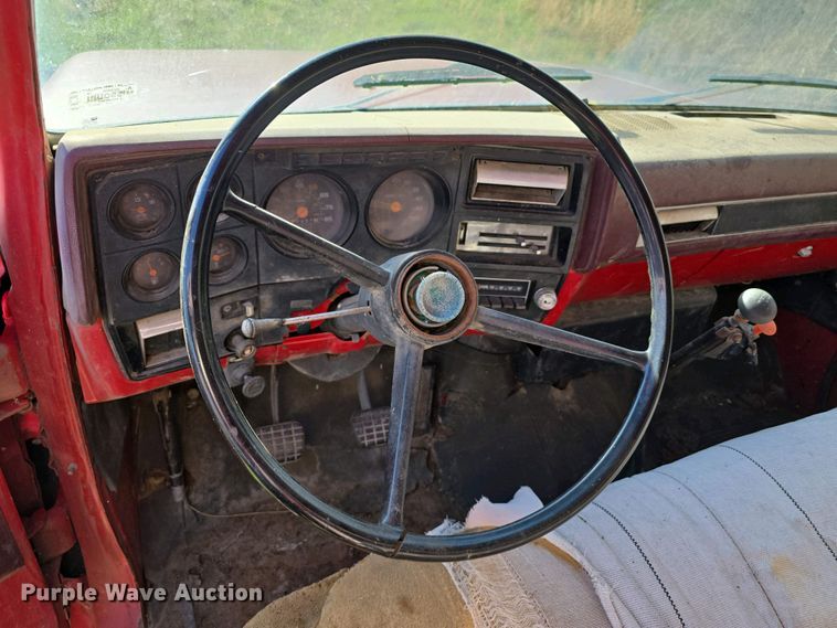 image for item EH8865 1987 GMC C7 grain truck