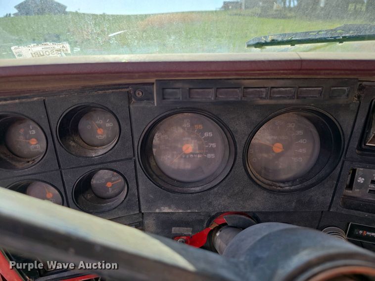 image for item EH8865 1987 GMC C7 grain truck