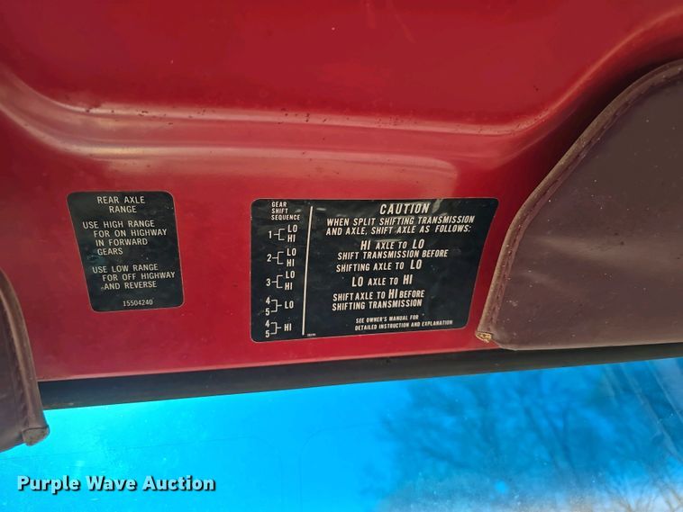 image for item EH8865 1987 GMC C7 grain truck