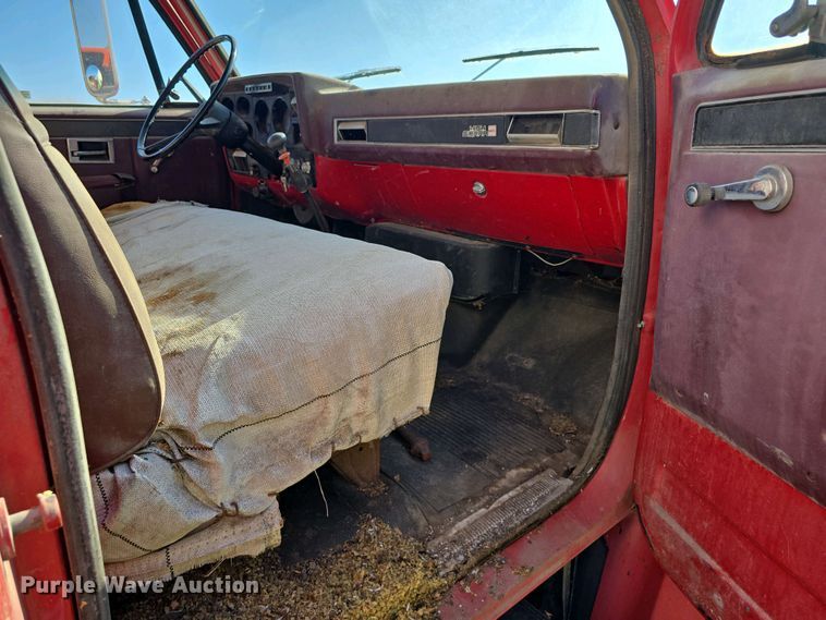 image for item EH8865 1987 GMC C7 grain truck