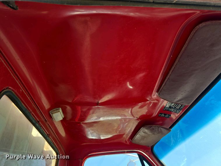 image for item EH8865 1987 GMC C7 grain truck