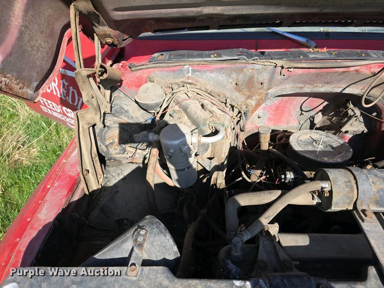 image for item EH8865 1987 GMC C7 grain truck