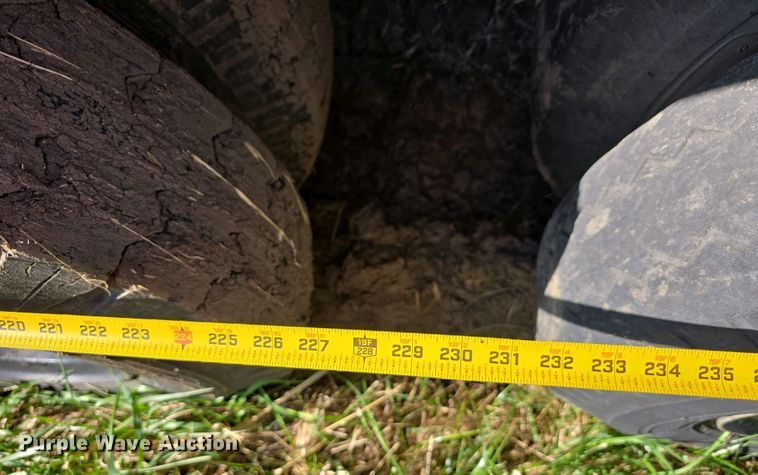 image for item EH8865 1987 GMC C7 grain truck