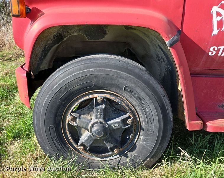 image for item EH8865 1987 GMC C7 grain truck