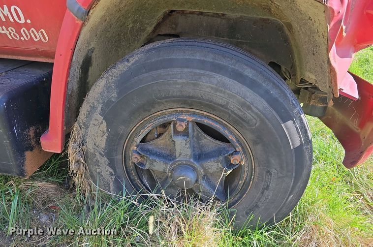 image for item EH8865 1987 GMC C7 grain truck