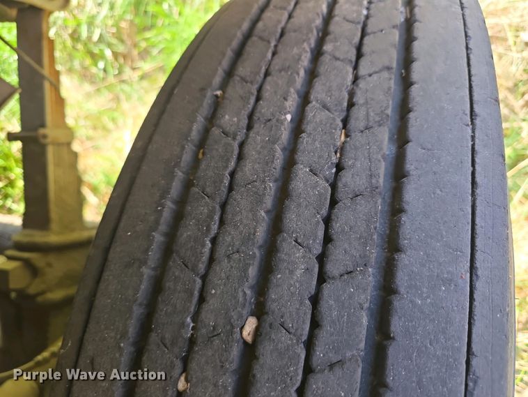 image for item EH8865 1987 GMC C7 grain truck