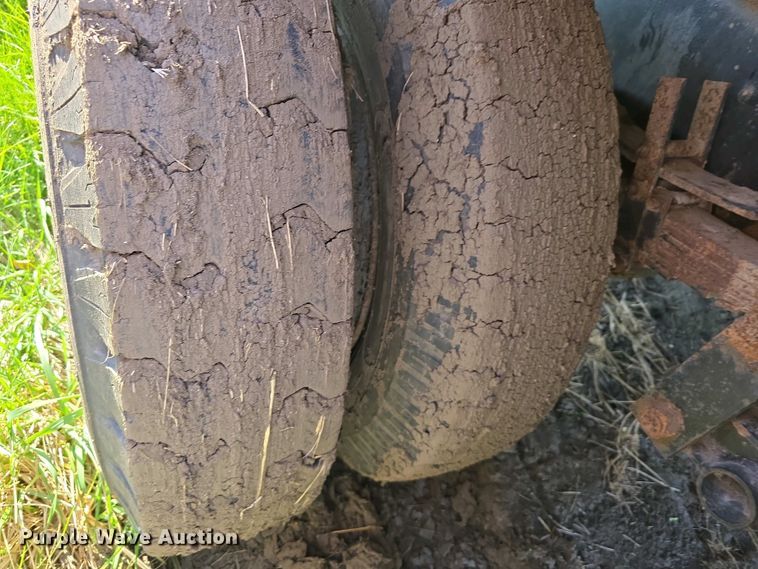 image for item EH8865 1987 GMC C7 grain truck